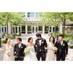 Did you see this fun group on @midwestbride on Friday?! If not, you need to get over there ASAP! I'm also sharing a few more of my favorites on the blog today. Thank you again to all of the amazing vendors that made Yue and Yushi's day so stunning. Thank you Yue and Yushi for your trust, support and friendship. And thank you Jessie for featuring this labor of love!! Happy Monday, lovelies!! 📷 @valeriemarlene 
#HarperHadleyBlog #harperhadleyevents #hhefeatured #hhebrides